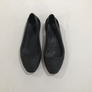 Crocs Black size 7 excellent preowned condition flats
